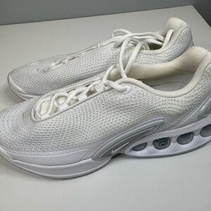 Nike Air Max DN Running Shoes DV3337 Men’s 8.5 White Metallic Silver Athletic